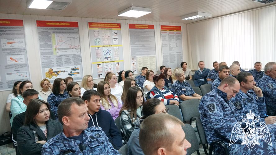 В Ульяновске перед росгвардейцами выступил лектор Российского общества «Знание»