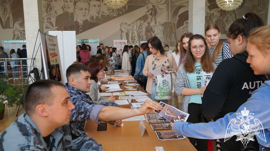 Ульяновские офицеры Росгвардии приняли участие в ярмарке вакансий