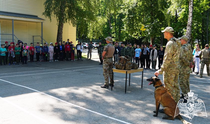 Сотрудники ОМОН «Симбир» провели урок мужества в военно-патриотическом лагере