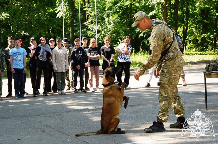 Сотрудники ОМОН «Симбир» провели урок мужества в военно-патриотическом лагере
