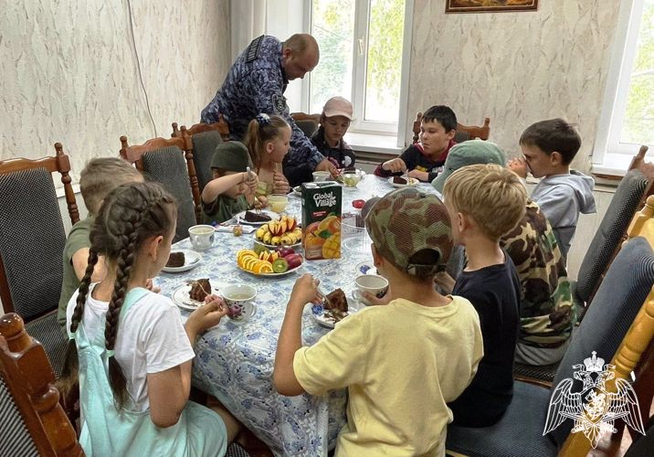 В День отца дети росгвардейцев познакомились со служебной деятельностью своих родителей 