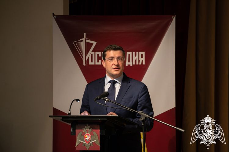 В Нижнем Новгороде генерал-полковник Олег Плохой вручил штандарт командующего Приволжским округом Росгвардии