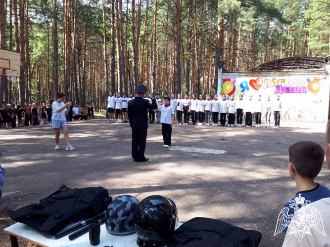 В Ульяновске сотрудники Росгвардии стали почетными гостями на детской военно-спортивной игре «Зарница»