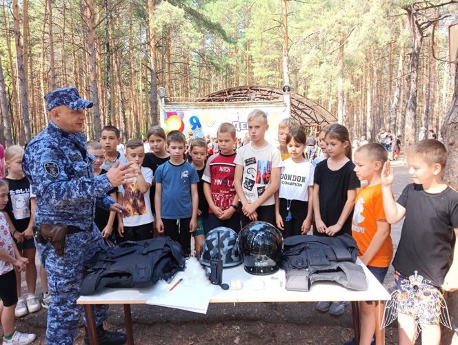 В Ульяновске сотрудники Росгвардии стали почетными гостями на детской военно-спортивной игре «Зарница»
