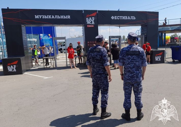 В Ульяновске сотрудники Росгвардии обеспечили охрану общественного порядка во время проведения рок-фестиваля 