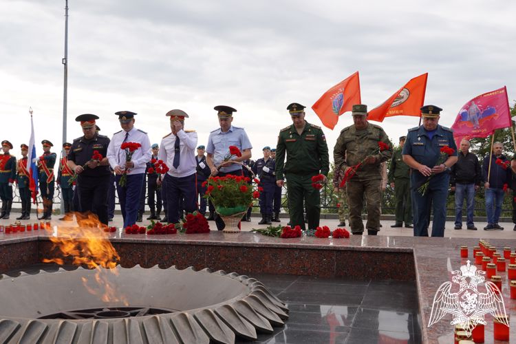 В Ульяновске начальник управления Росгвардии почтил память участников Курской битвы