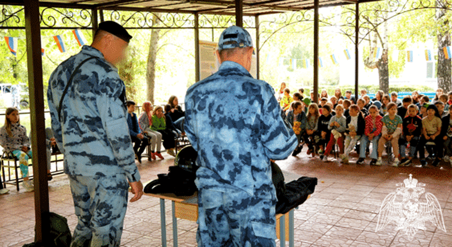 В Ульяновске сотрудники ОМОН «Симбир» провели для воспитанников детского лагеря урок мужества