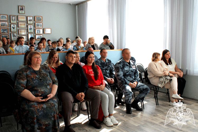 В Ульяновске сотрудники ОМОН «Симбир» поздравили воспитанников детского дома с Днем знаний