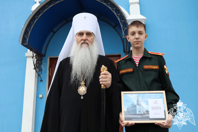 В Ульяновске кадеты «Гвардейской смены» Росгвардии получили благословление на новый учебный год