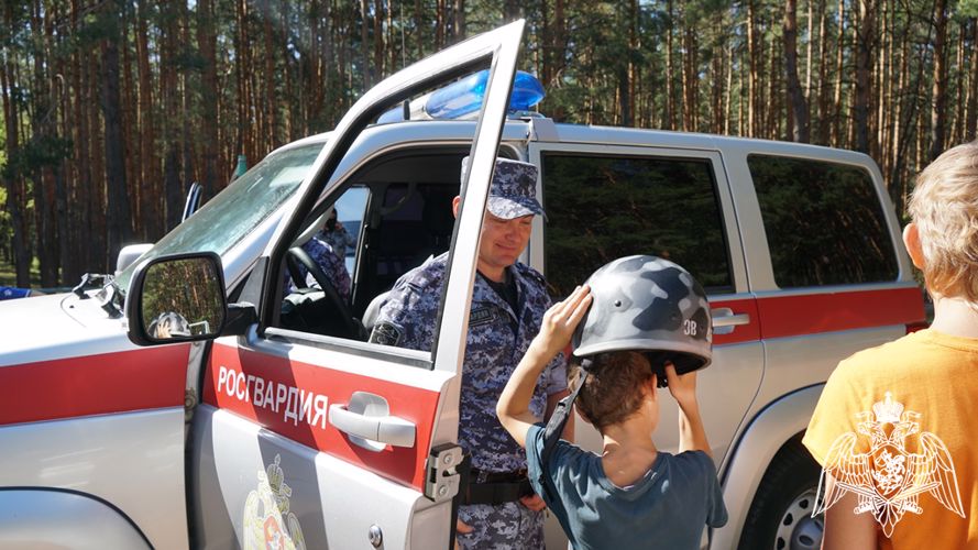 В канун празднования Дня государственного флага ульяновские росгвардейцы провели урок мужества