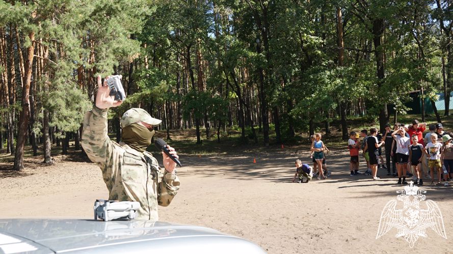 В канун празднования Дня государственного флага ульяновские росгвардейцы провели урок мужества