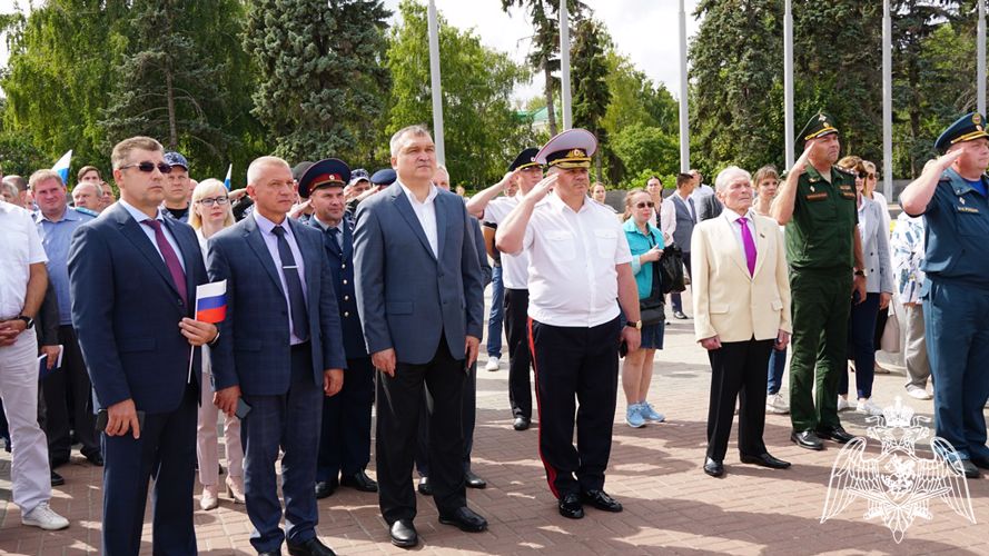 В Ульяновске начальник территориального управления Росгвардии принял участие в праздничном мероприятии, посвященном Дню государственного флага