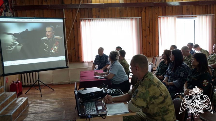 Ульяновские росгвардейцы просмотрели документальный фильм, посвященный Победе в Курской битве