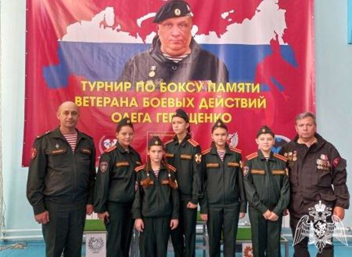В Ульяновске офицер Росгвардии и воспитанники «Гвардейской смены»  посетили матчевую встречу по боксу