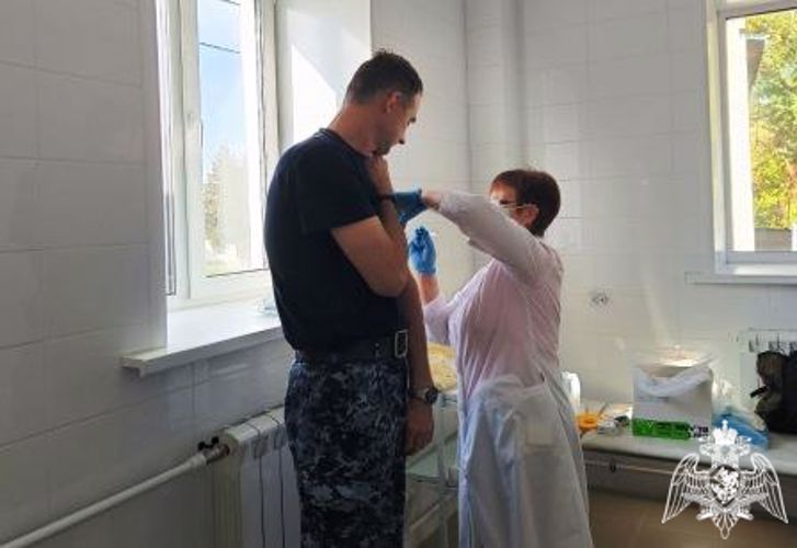 Ульяновские росгвардейцы присоединились к кампании по вакцинации от гриппа