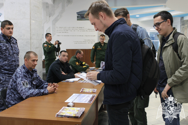 В Ульяновске офицеры Росгвардии приняли участие в профориентационном  мероприятии для студентов