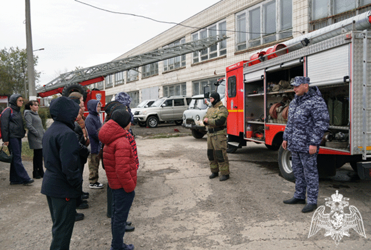 В Ульяновске офицер Росгвардии провел для кадетов «Гвардейской смены» урок «Пожарной безопасности»