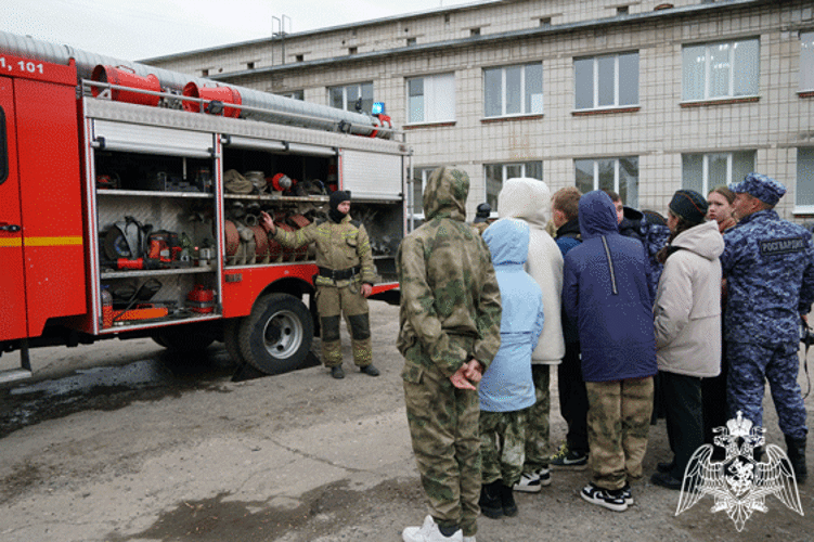 В Ульяновске офицер Росгвардии провел для кадетов «Гвардейской смены» урок «Пожарной безопасности»