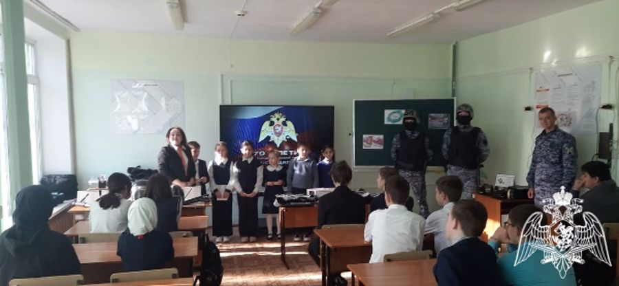 В Ульяновске сотрудники вневедомственной охраны Росгвардии рассказали школьникам о служебной деятельности