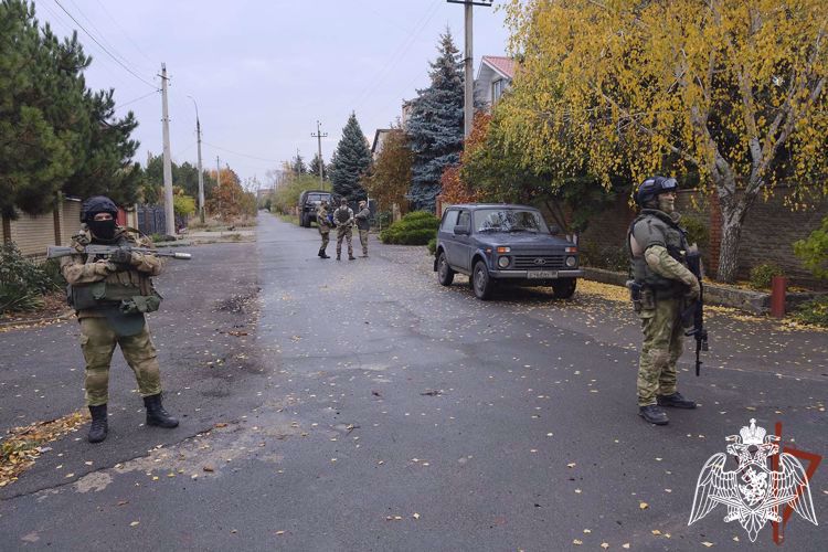 Незарегистрированное оружие и форму ВСУ обнаружили росгвардейцы в ДНР