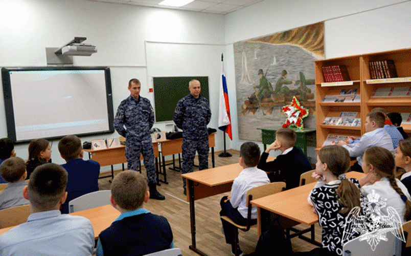 В Ульяновске бойцы Росгвардии рассказали школьникам о служебной деятельности