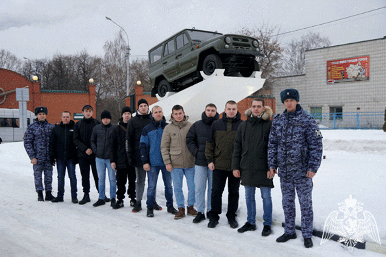 В Ульяновске сотрудники Росгвардии посетили Ульяновский автомобильный завод 
