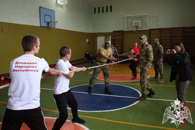 Росгвардейцы организовали спортивный праздник для старшеклассников одной из школ Донецкой Народной Республики.