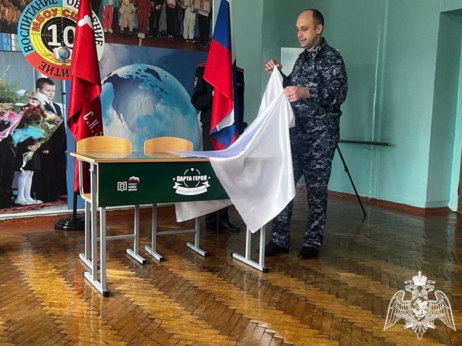 Офицер Росгвардии принял участие в открытии парты Героя Советского Союза Ивана Громова