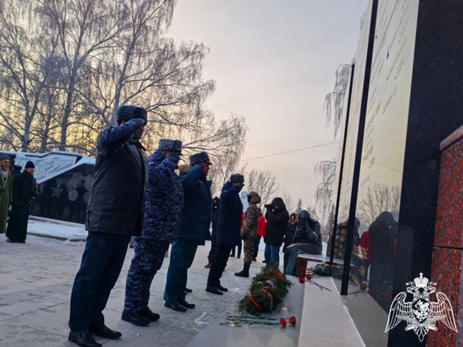 Ульяновские росгвардейцы приняли участие в памятных мероприятиях в честь Дня Героев Отечества
