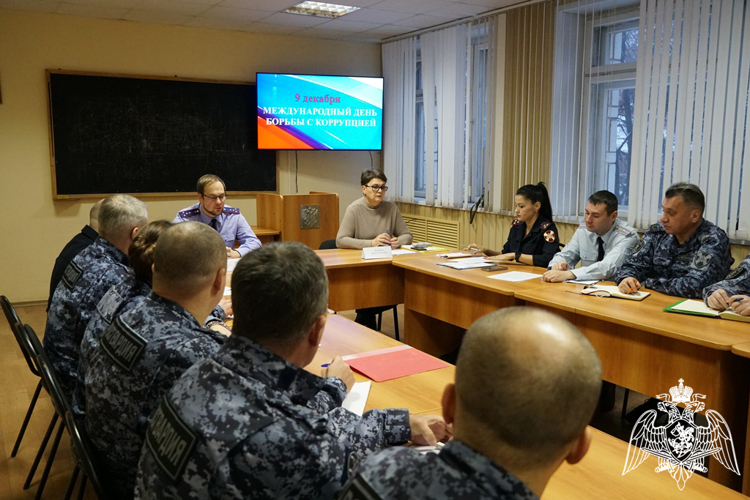 В Ульяновске офицеры Росгвардии приняли участие в круглом столе по обсуждению вопросов противодействия коррупции