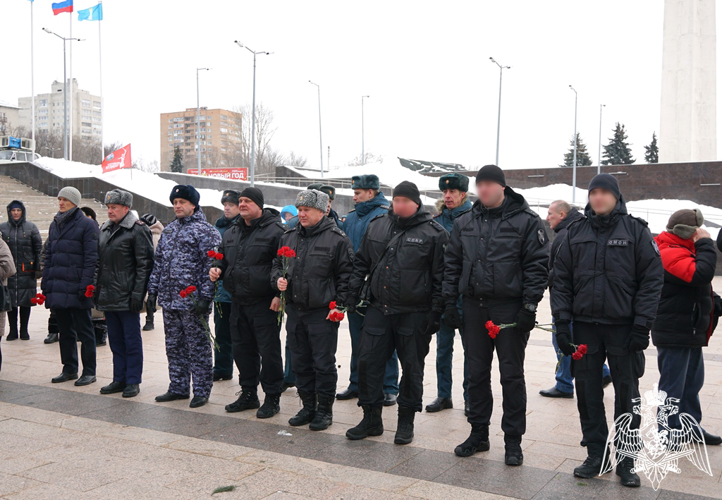 В Ульяновске сотрудники Росгвардии почтили память воинов, погибших на Северном Кавказе 