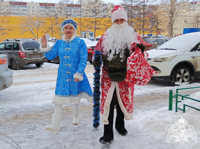 Ульяновские росгвардейцы поздравили семьи сослуживцев с наступающим Новым годом