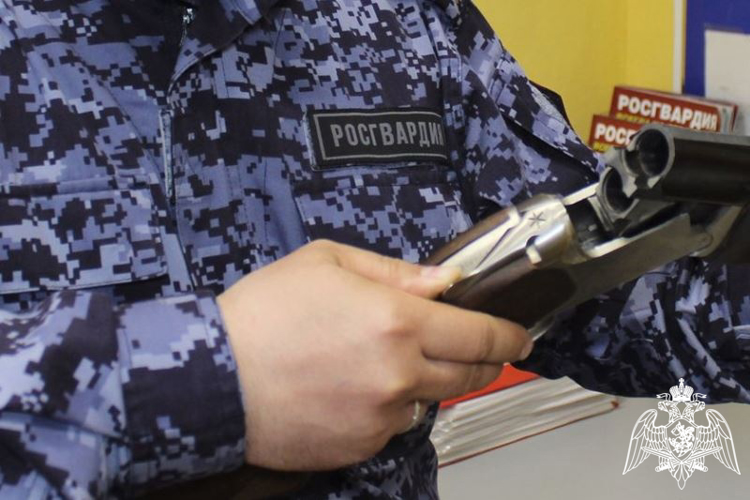 Сотрудники Росгвардии напоминают о правилах хранения и обращения с оружием