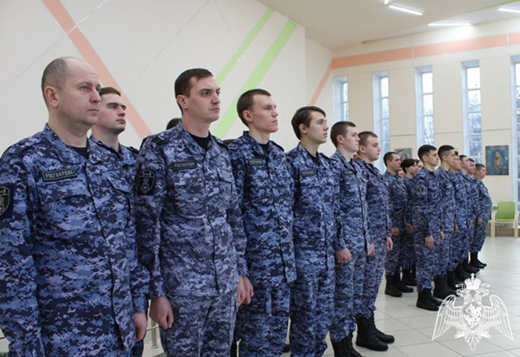 В День Конституции молодые сотрудники Росгвардии торжественно приняли присягу
