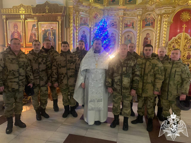 В Димитровграде военнослужащие Росгвардии приняли участие в праздничной Божественной литургии
