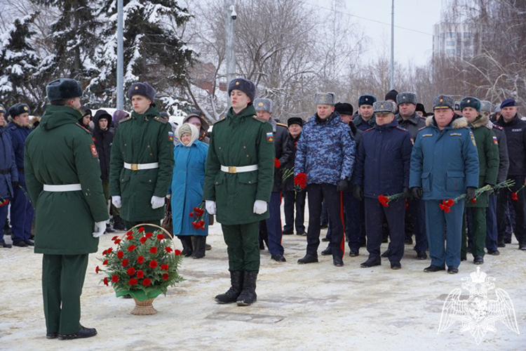 Ульяновские росгвардейцы приняли участие в митинг-реквиеме, посвященном 80-летию снятия блокады Ленинграда 