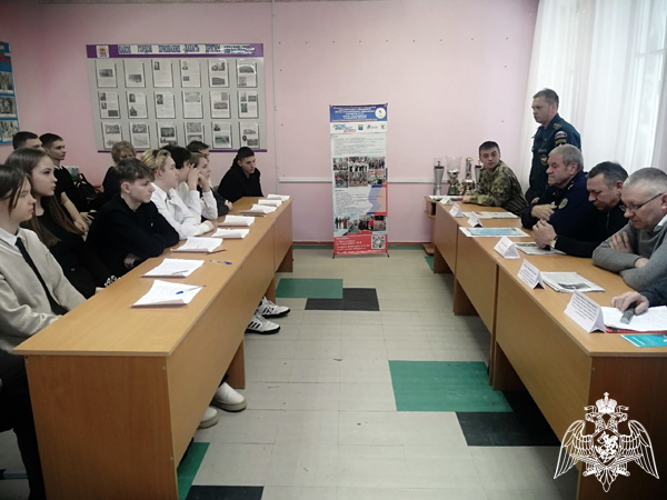 Офицер Росгвардии стал участником круглого стола на тему «Служба в Вооружённых Силах – почётная обязанность гражданина»