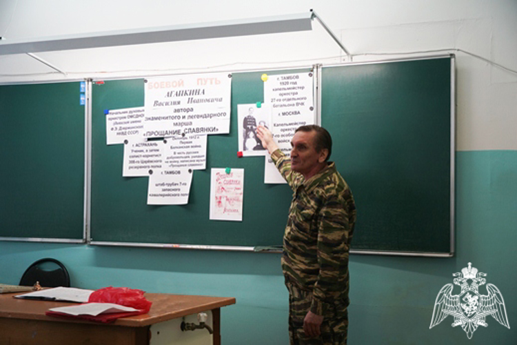 В Ульяновске председатель Совета ветеранов территориального управления Росгвардии провел урок мужества для школьников