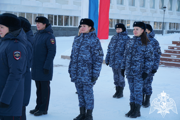 В Ульяновске сотрудницы Росгвардии приняли участие в флеш-мобе в честь Дня защитника Отечества (видео)