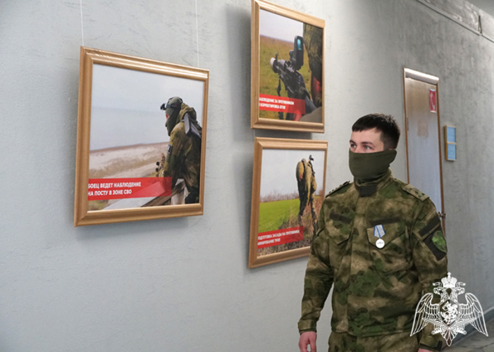 В Ульяновске росгвардейцы посетили открытие фотовыставки «Гостомельский десант»