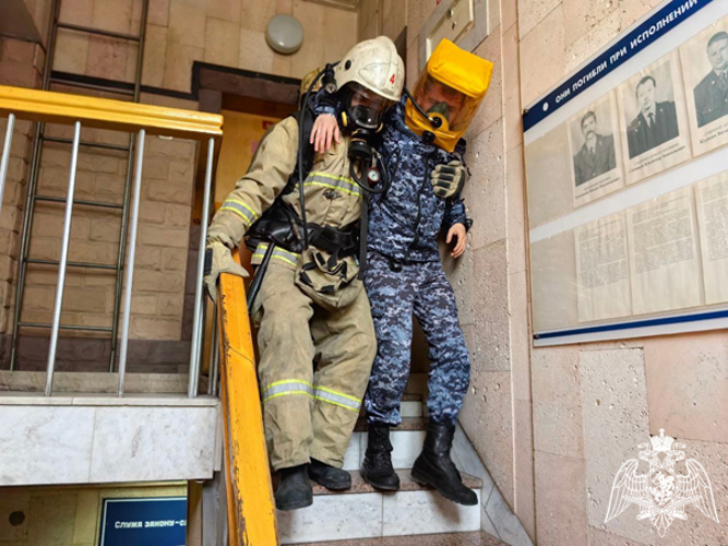 Ульяновские сотрудники вневедомственной охраны провели комплекс пожарно-тактических учений