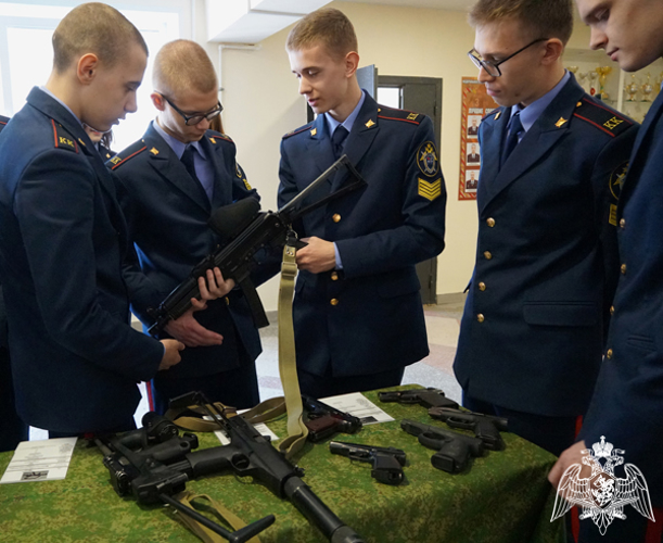 Ульяновские росгвардейцы рассказали о своей службе кадетам следственного комитета России