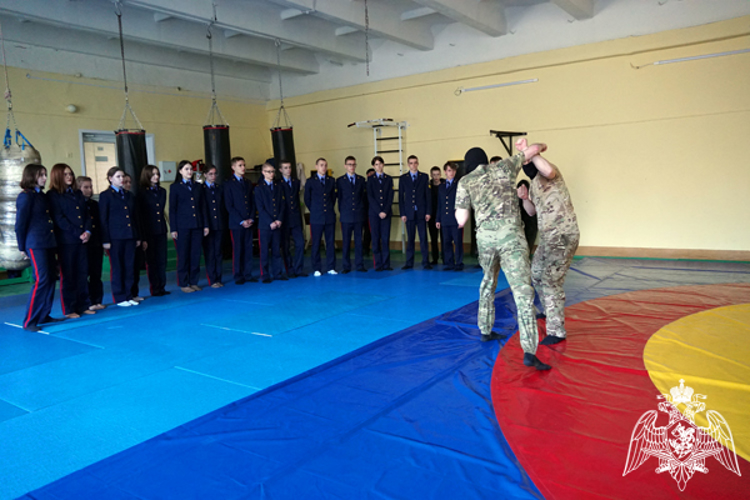 Ульяновские росгвардейцы рассказали о своей службе кадетам следственного комитета России