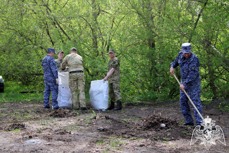 Ульяновские росгвардейцы присоединились к общегородскому субботнику
