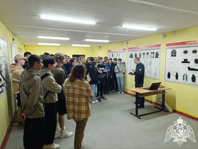 Ульяновский спецназ Росгвардии провел патриотическое мероприятие для студентов технического университета