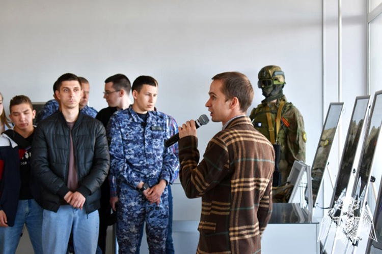 Ульяновские росгвардейцы посетили выставку «Впереди-Победа»