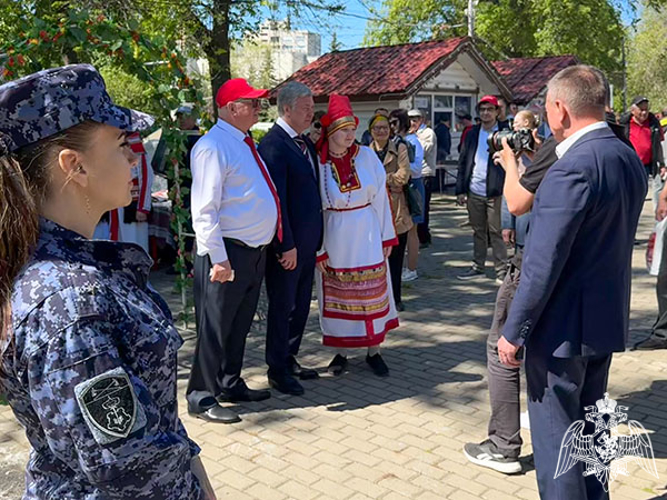 В Ульяновске личный состав Росгвардии обеспечил безопасность во время проведения массовых праздничных гуляний  