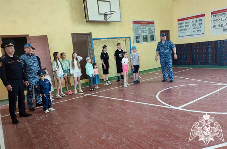 В Димитровграде дети росгвардейцев побывали на службе своих родителей 