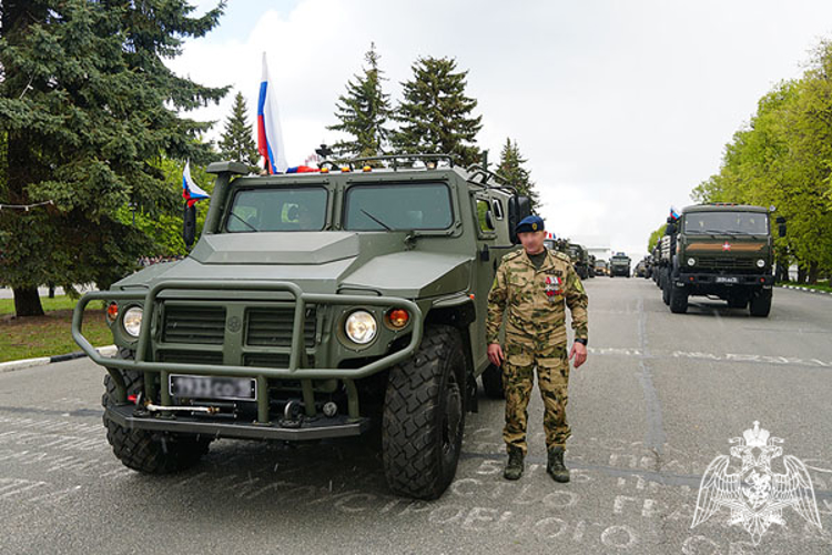 Военная техника Росгвардии прошла на параде Победы в Ульяновске