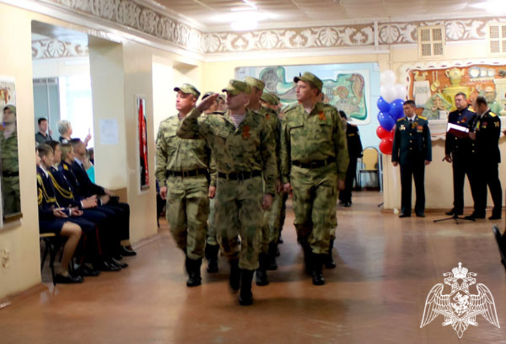 Ульяновские росгвардейцы и воспитанники «Гвардейской смены» поздравили жителей Геронтологического центра с Днем Победы